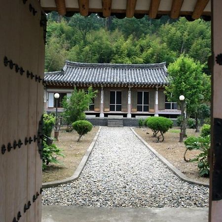 Готель Goseong Choi Pilgan'S Old House Екстер'єр фото