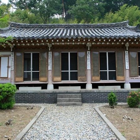 Готель Goseong Choi Pilgan'S Old House Екстер'єр фото