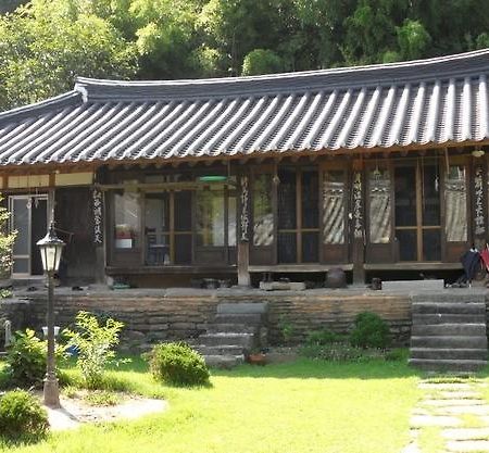 Готель Goseong Choi Pilgan'S Old House Екстер'єр фото