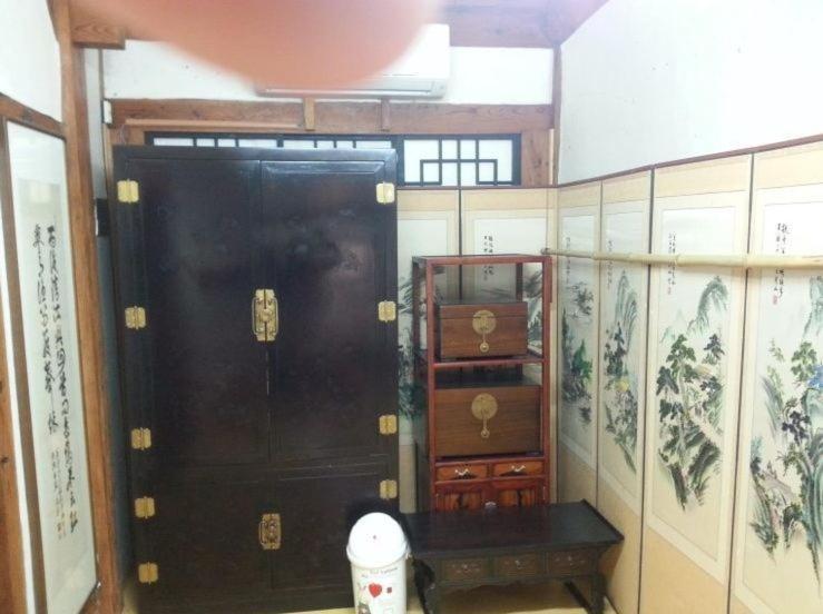 Готель Goseong Choi Pilgan'S Old House Номер фото