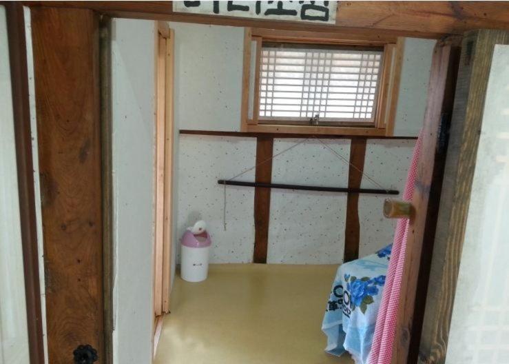 Готель Goseong Choi Pilgan'S Old House Номер фото