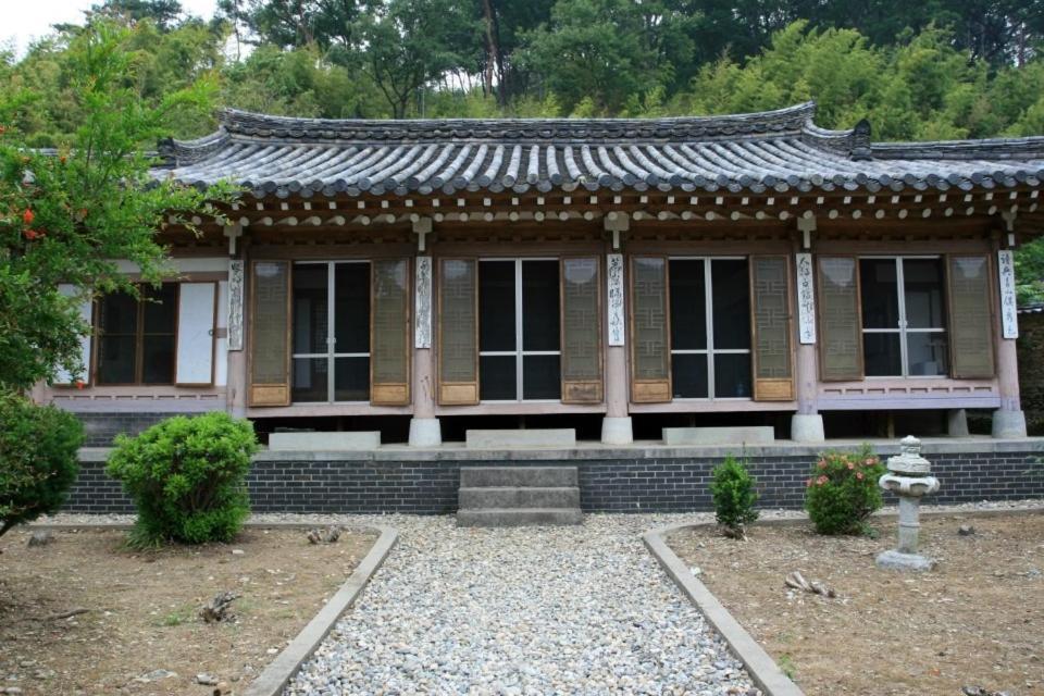 Готель Goseong Choi Pilgan'S Old House Екстер'єр фото