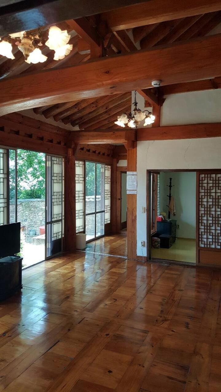 Готель Goseong Choi Pilgan'S Old House Екстер'єр фото