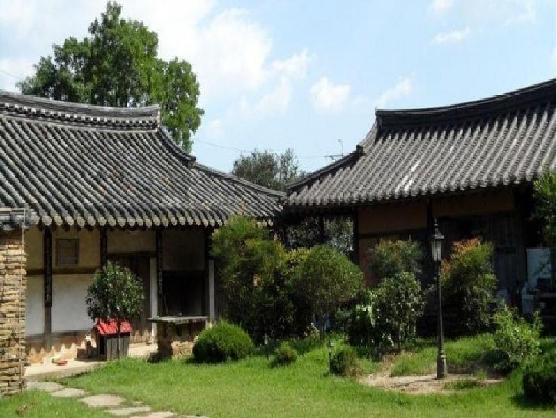 Готель Goseong Choi Pilgan'S Old House Екстер'єр фото