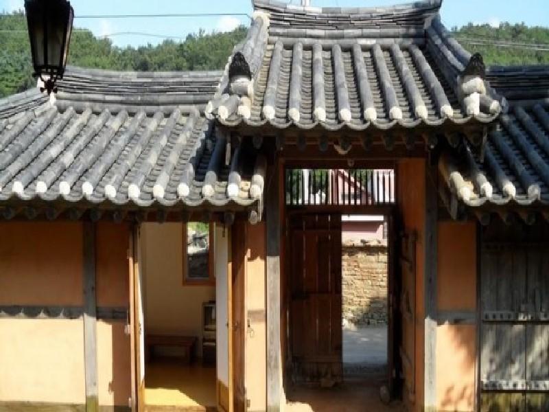 Готель Goseong Choi Pilgan'S Old House Екстер'єр фото